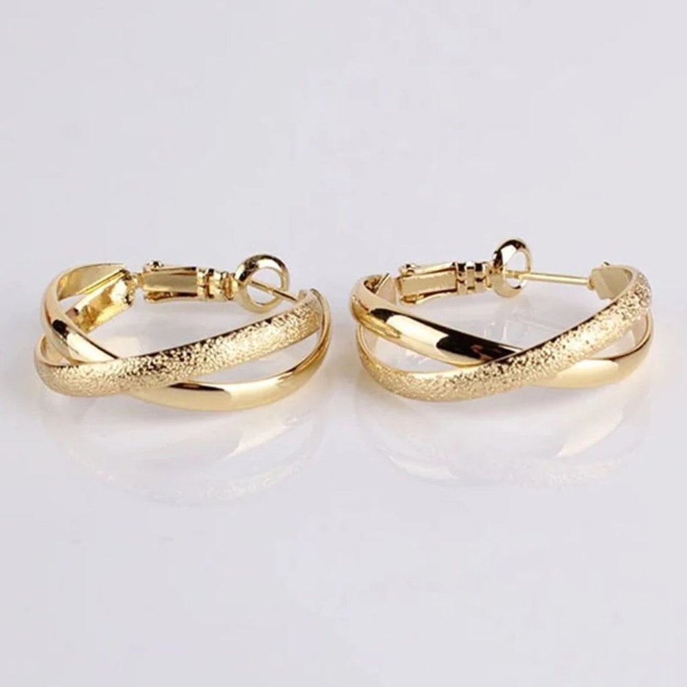 Stunning Twisted 18k. Gold Over Sterling Silver 30mm / 1.2" Round Hoop Earrings - Picture 3 of 6